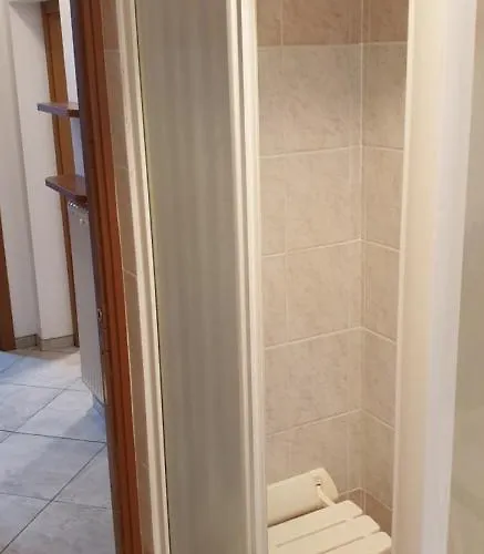 Rory House - * كومو