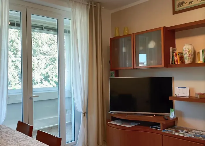 Rory House - * קומו